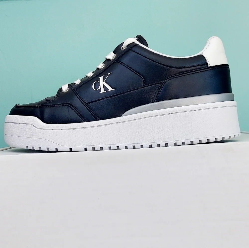 Calvin Klein Women's Calondra Black & White Platform Low Top Sneakers Y2K Chunky